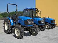 Traktory LS: R50, R36i s kabinou a R28i.